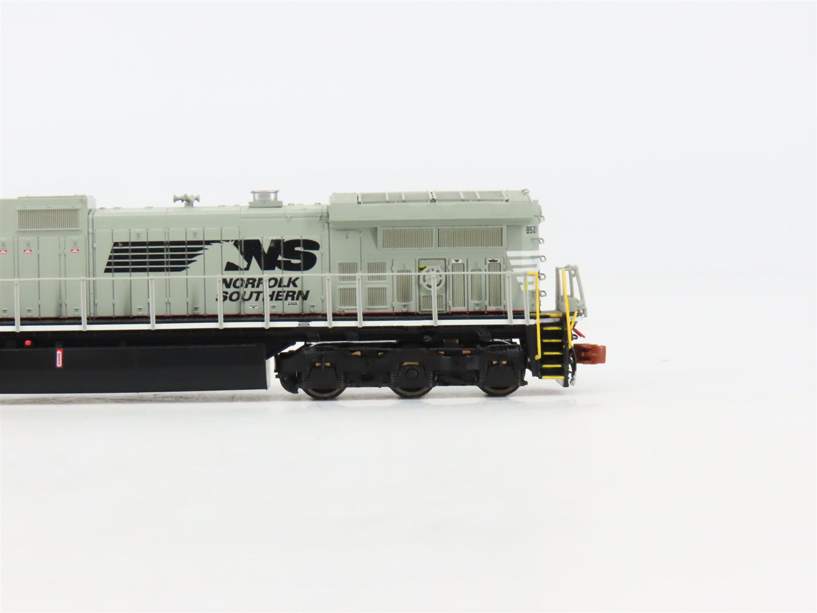 N Scaletrains.com SXT32977 NS Norfolk Southern C44-9W Diesel Locomotive #8521