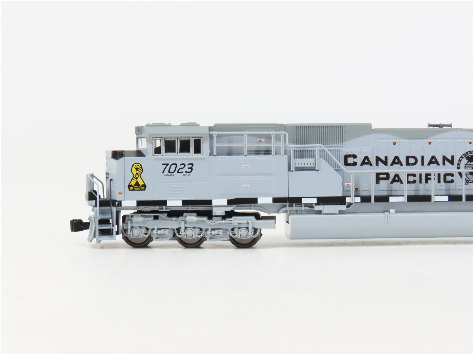 N Scale Kato 176-8544 CP Canadian Pacific SD70ACU Diesel Locomotive #7023