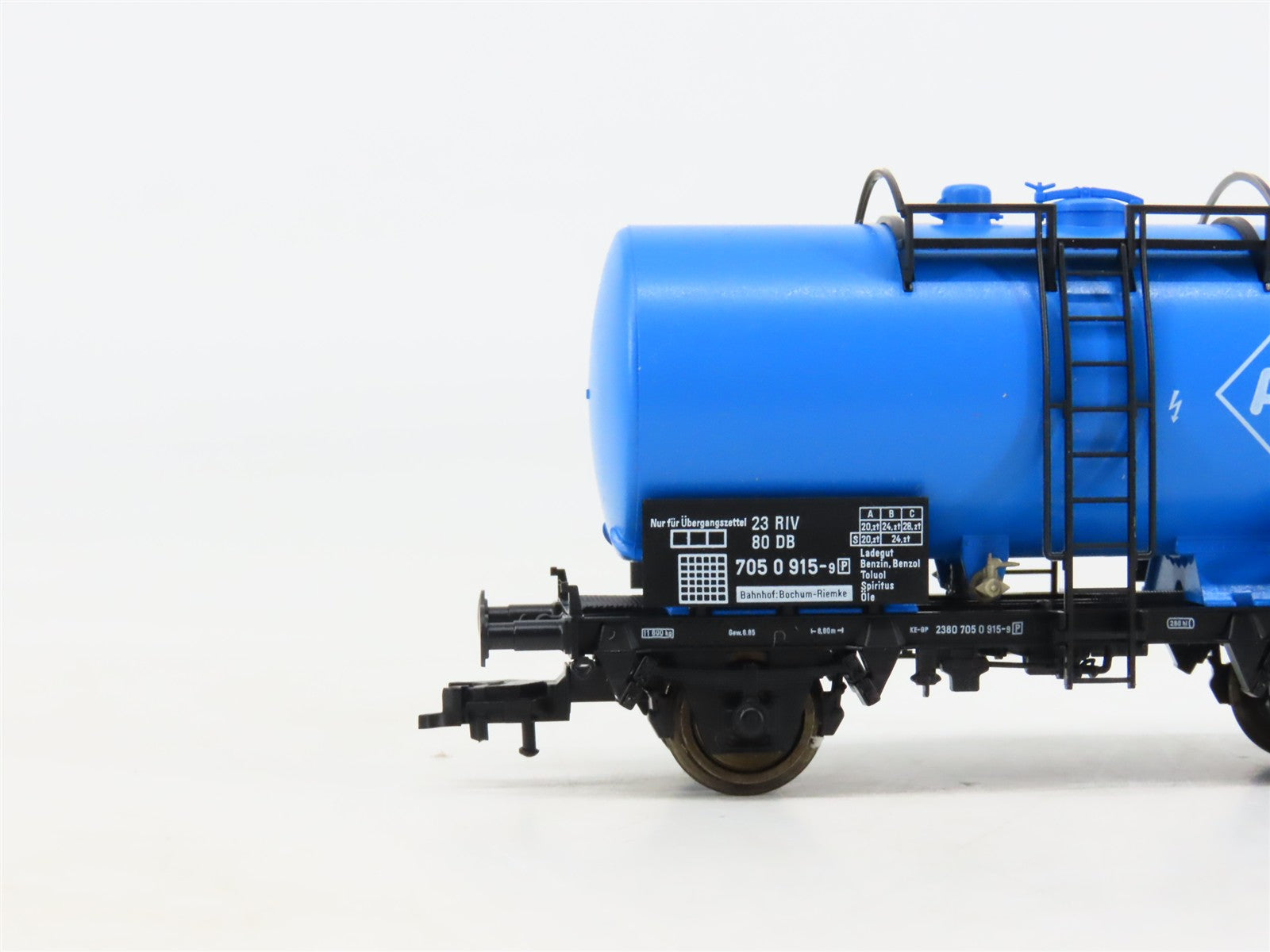 HO Scale Fleischmann 5413K ARAL AG Tankcar #915-9
