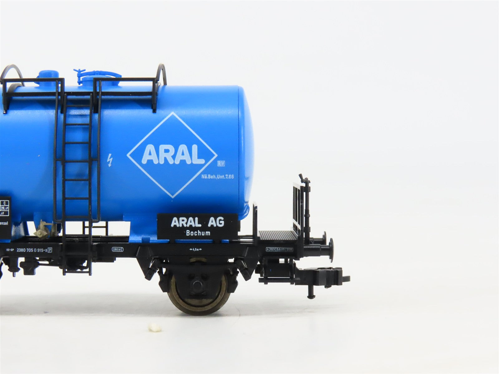 HO Scale Fleischmann 5413K ARAL AG Tankcar #915-9