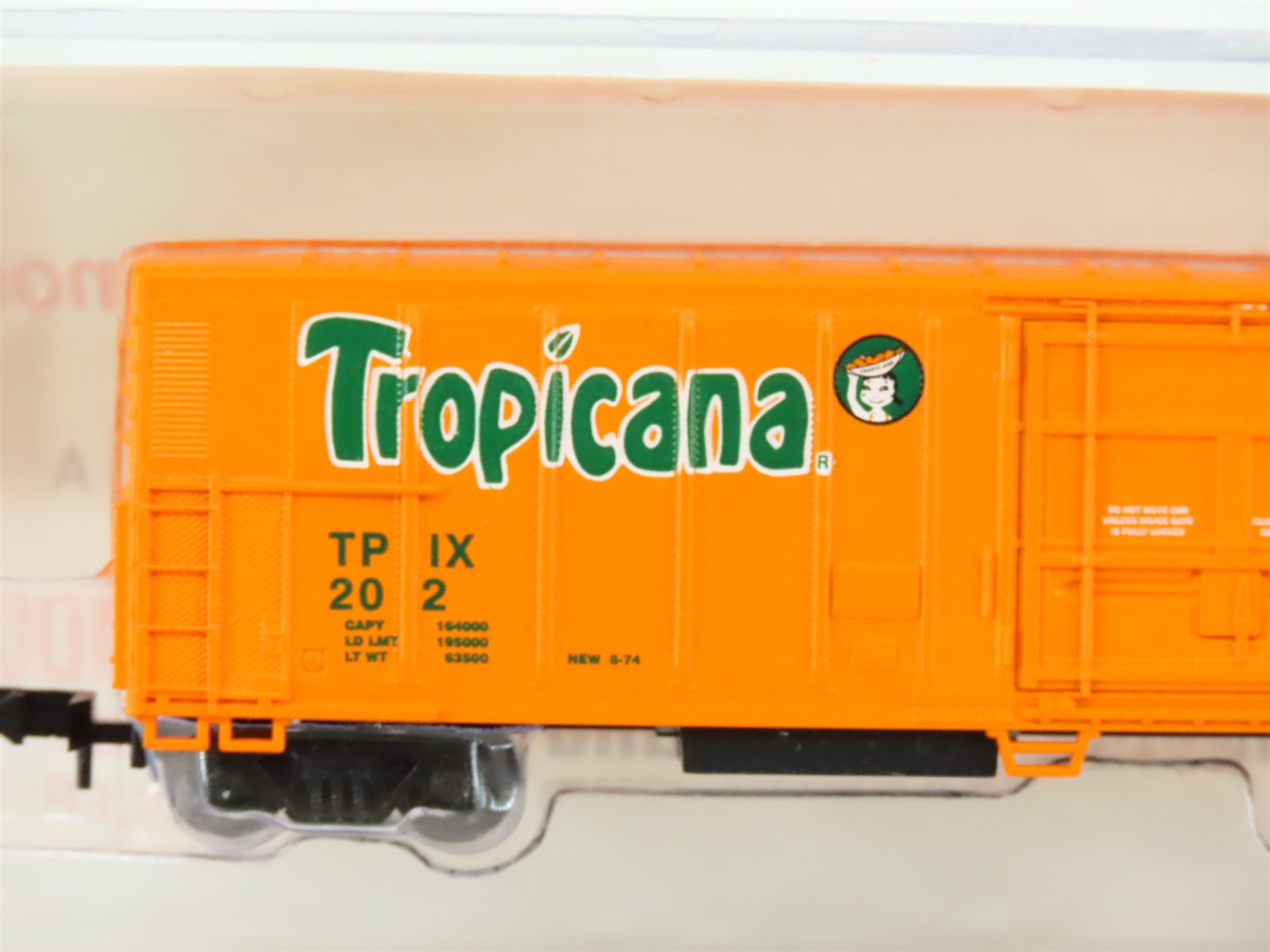 N Scale Roundhouse 84202 TPIX Tropicana 57' Mechanical Reefer 202