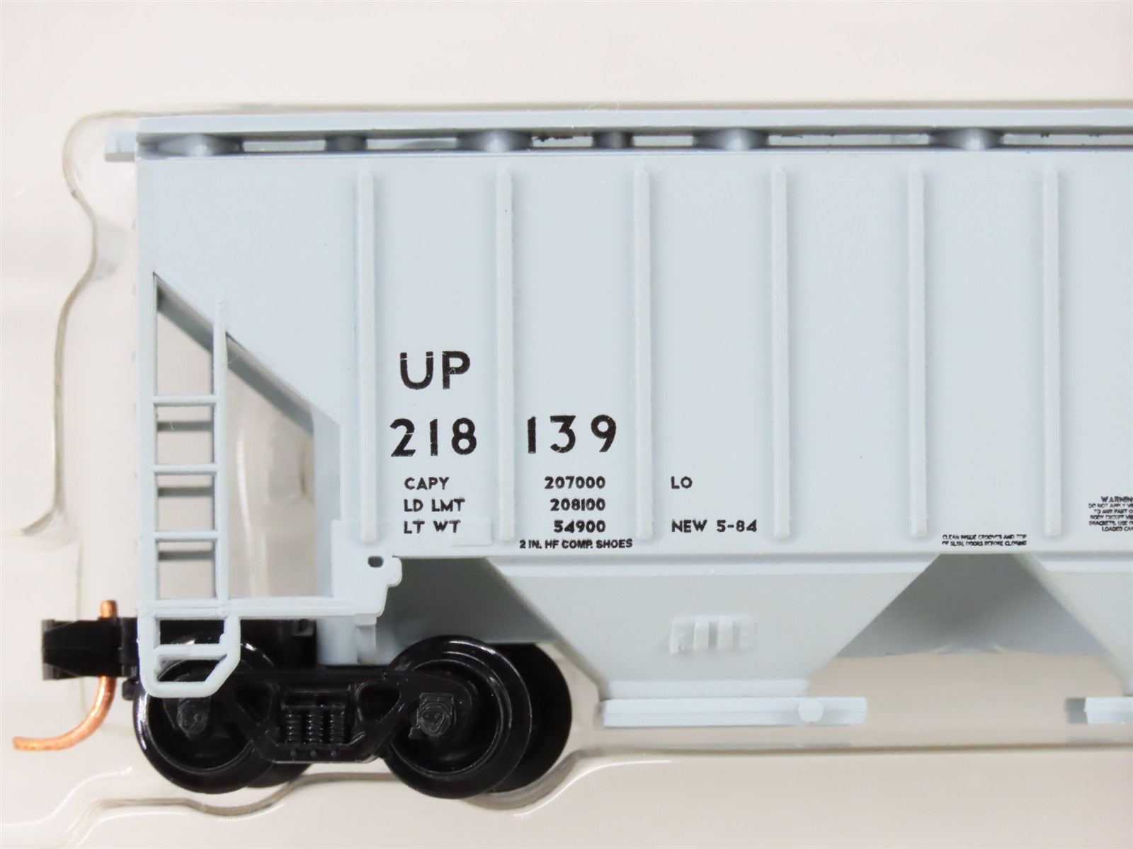 N Scale Red Caboose RM-25002-16 UP Union Pacific 2-Bay Covered Hopper 218139
