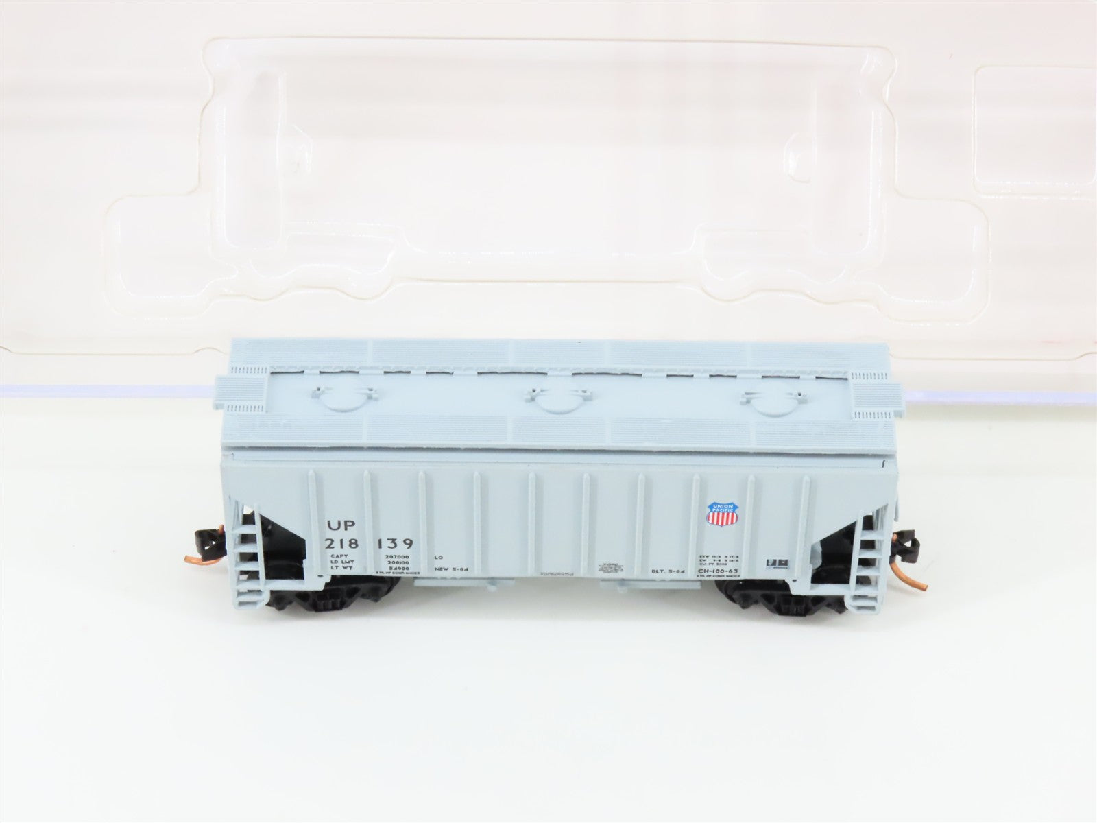 N Scale Red Caboose RM-25002-16 UP Union Pacific 2-Bay Covered Hopper 218139