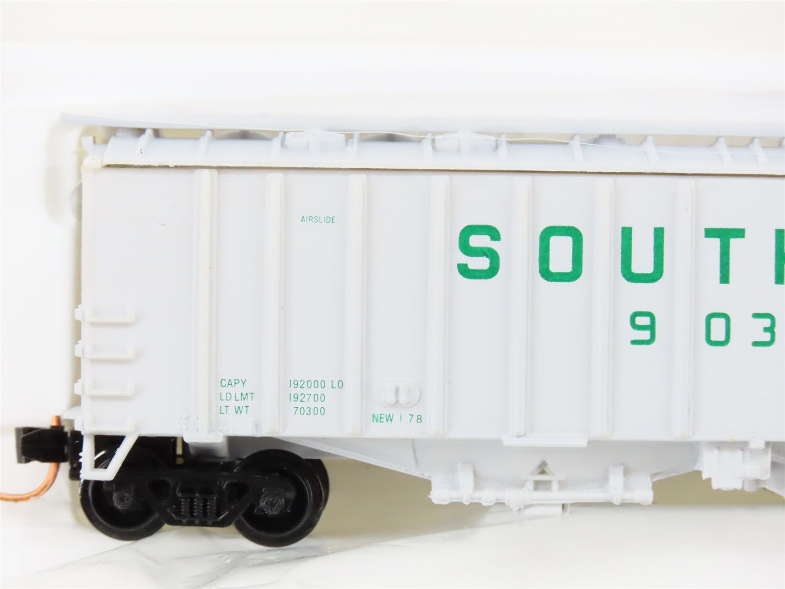 N Scale Bowser 37025 Southern 50' Airslide Covered Hopper 90379