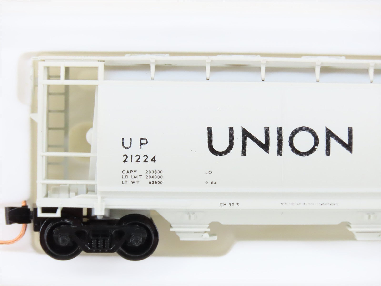 N Scale Bowser 37305 UP Union Pacific Covered Hopper 21224