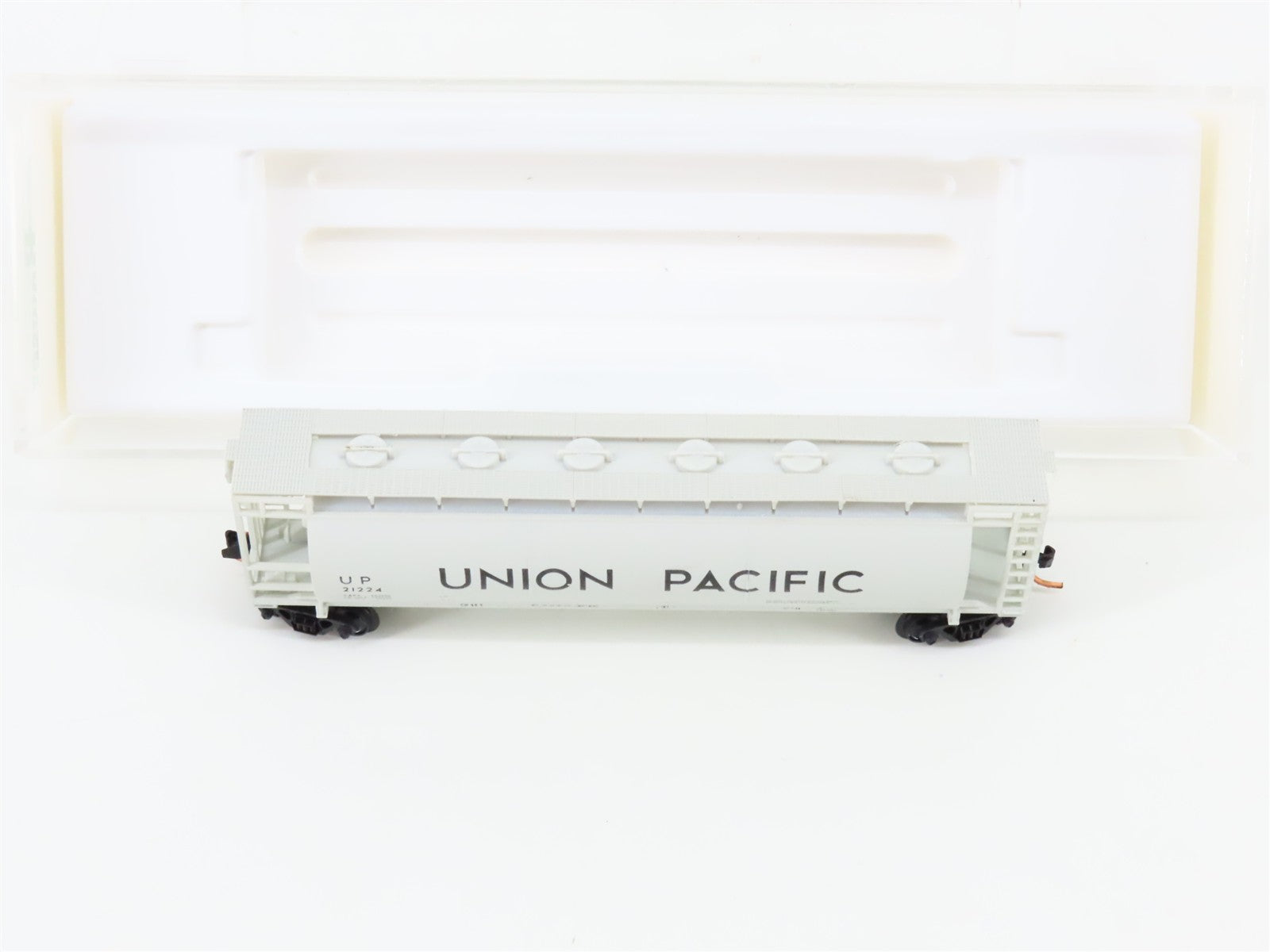N Scale Bowser 37305 UP Union Pacific Covered Hopper 21224