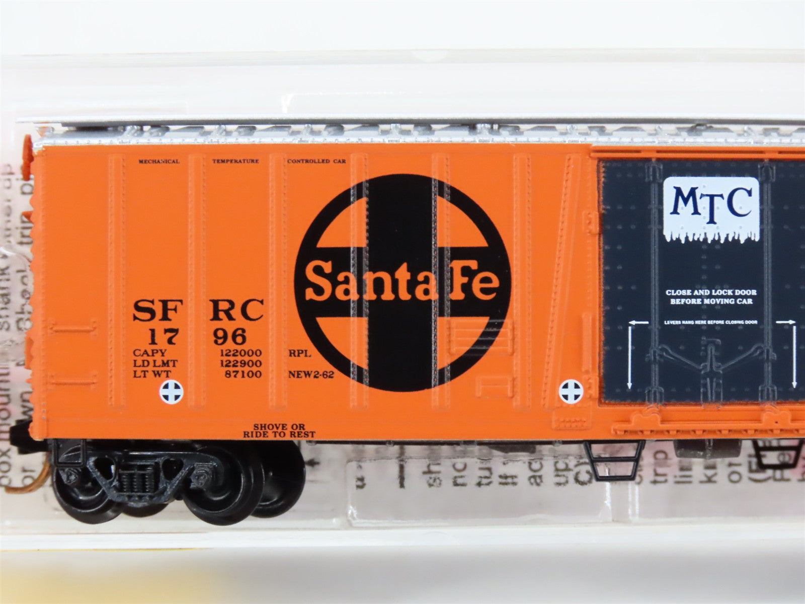 N Scale Micro-Trains MTL 70070 SFRC Santa Fe 51' Mechanical Reefer 1796