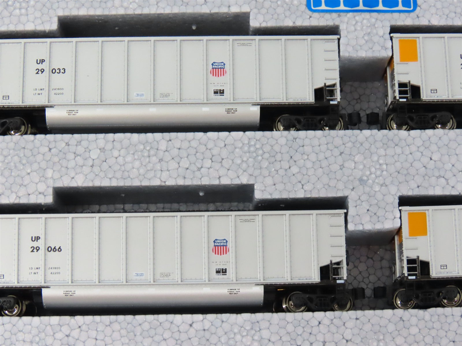 N Scale KATO 106-4604 UP Union Pacific BethGon Coalporter 8-Car Set
