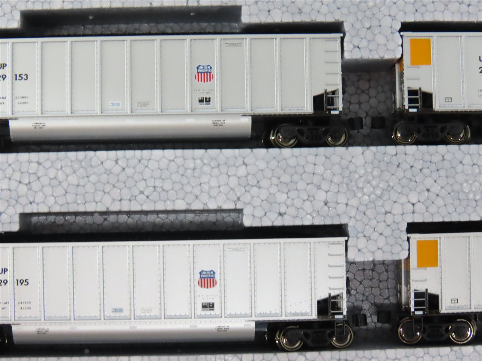 N Scale KATO 106-4604 UP Union Pacific BethGon Coalporter 8-Car Set