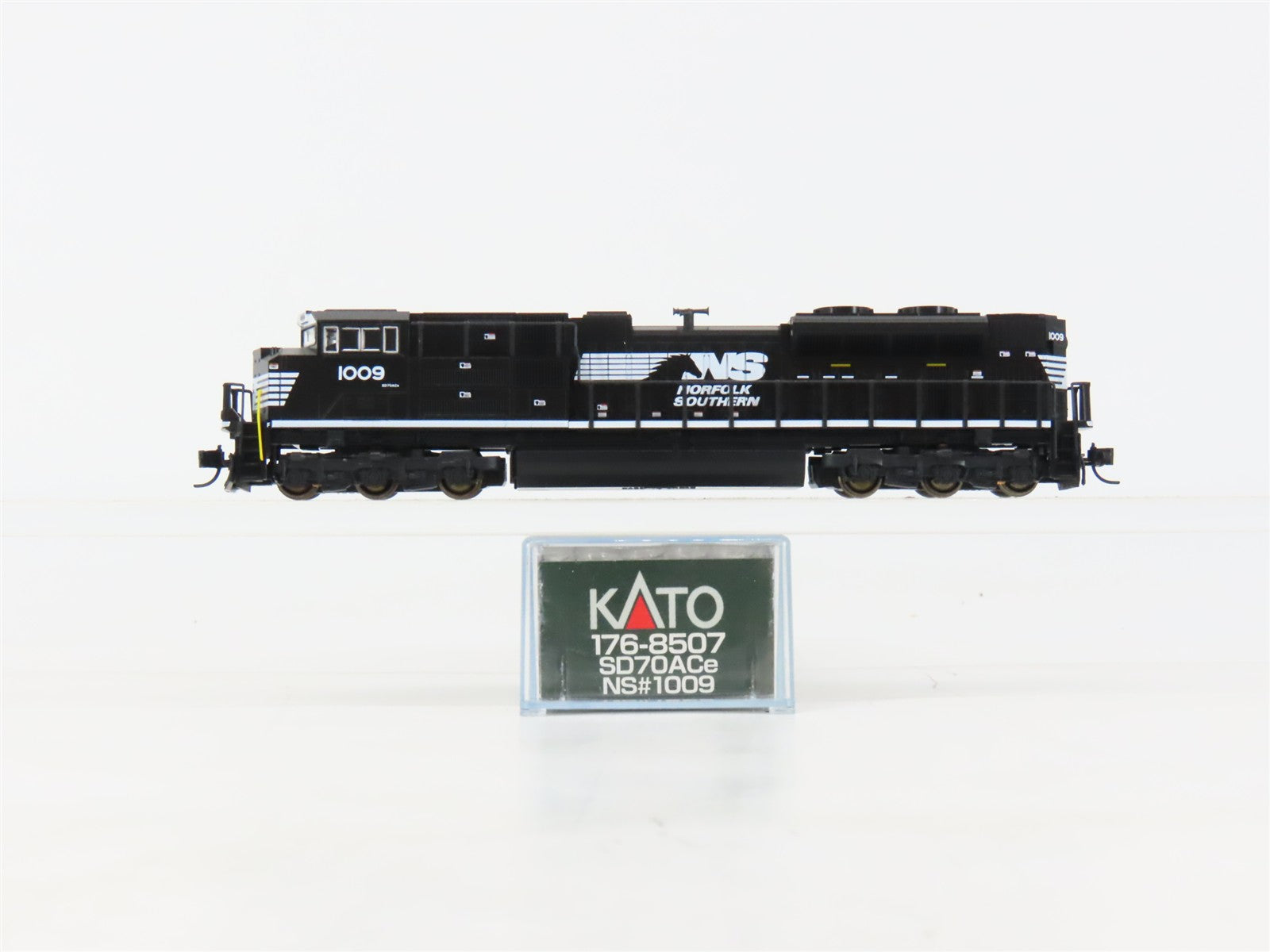 N Scale Kato 176-8507 NS Norfolk Southern SD70ACe Diesel Locomotive #1009 wDCC