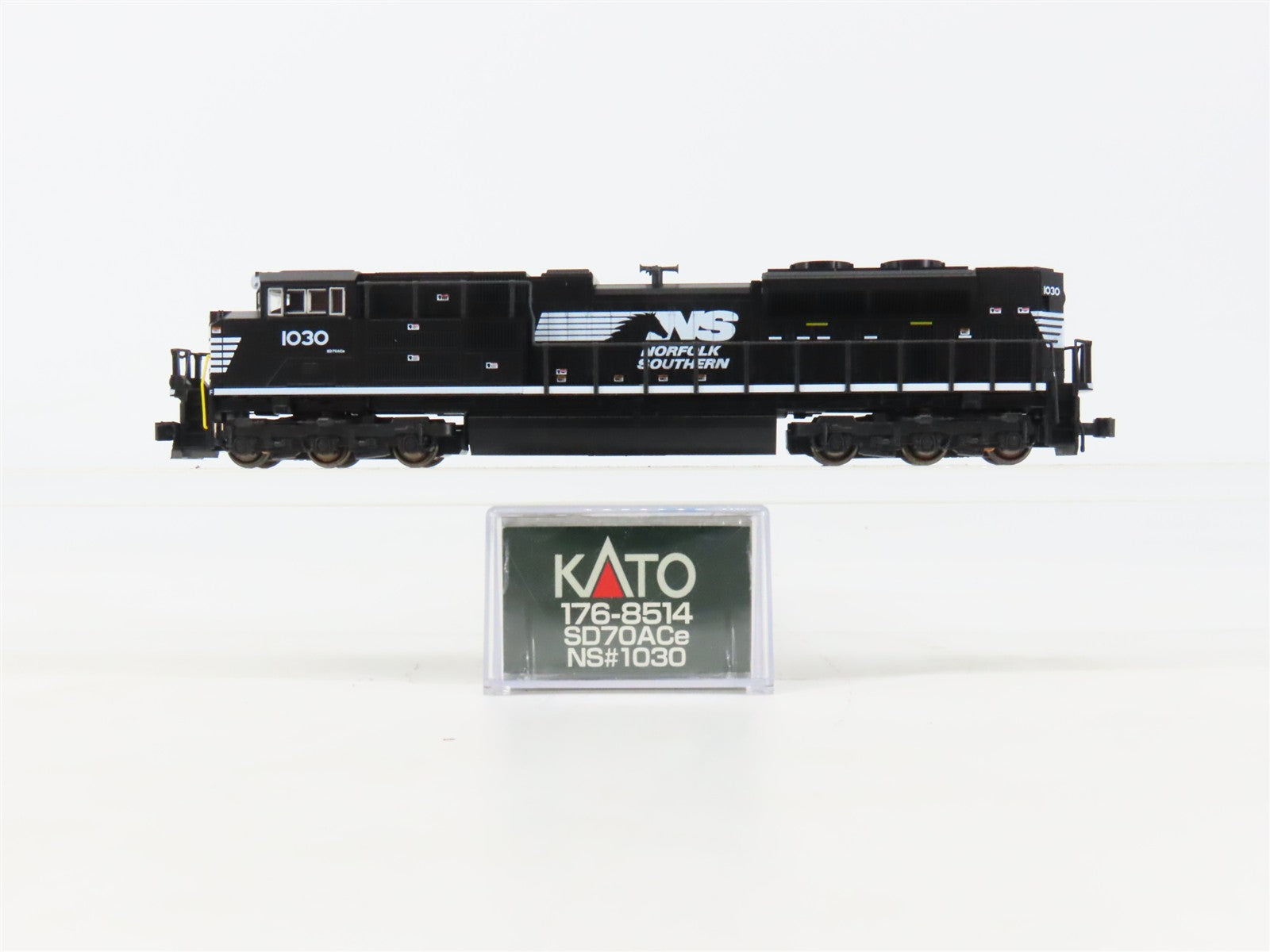 N Scale Kato 176-8514 NS Norfolk Southern SD70ACe Diesel Locomotive #1030
