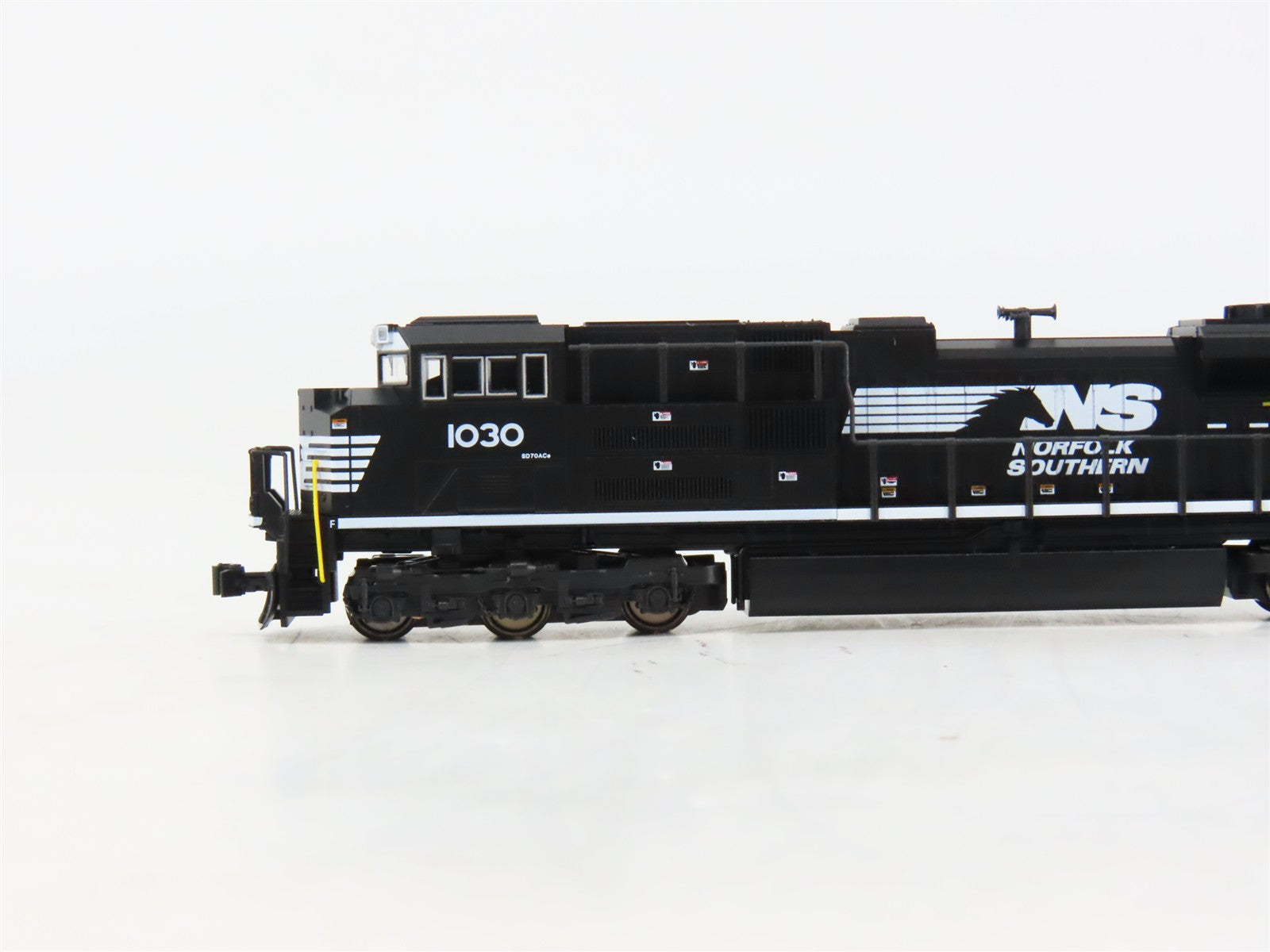 N Scale Kato 176-8514 NS Norfolk Southern SD70ACe Diesel Locomotive #1030