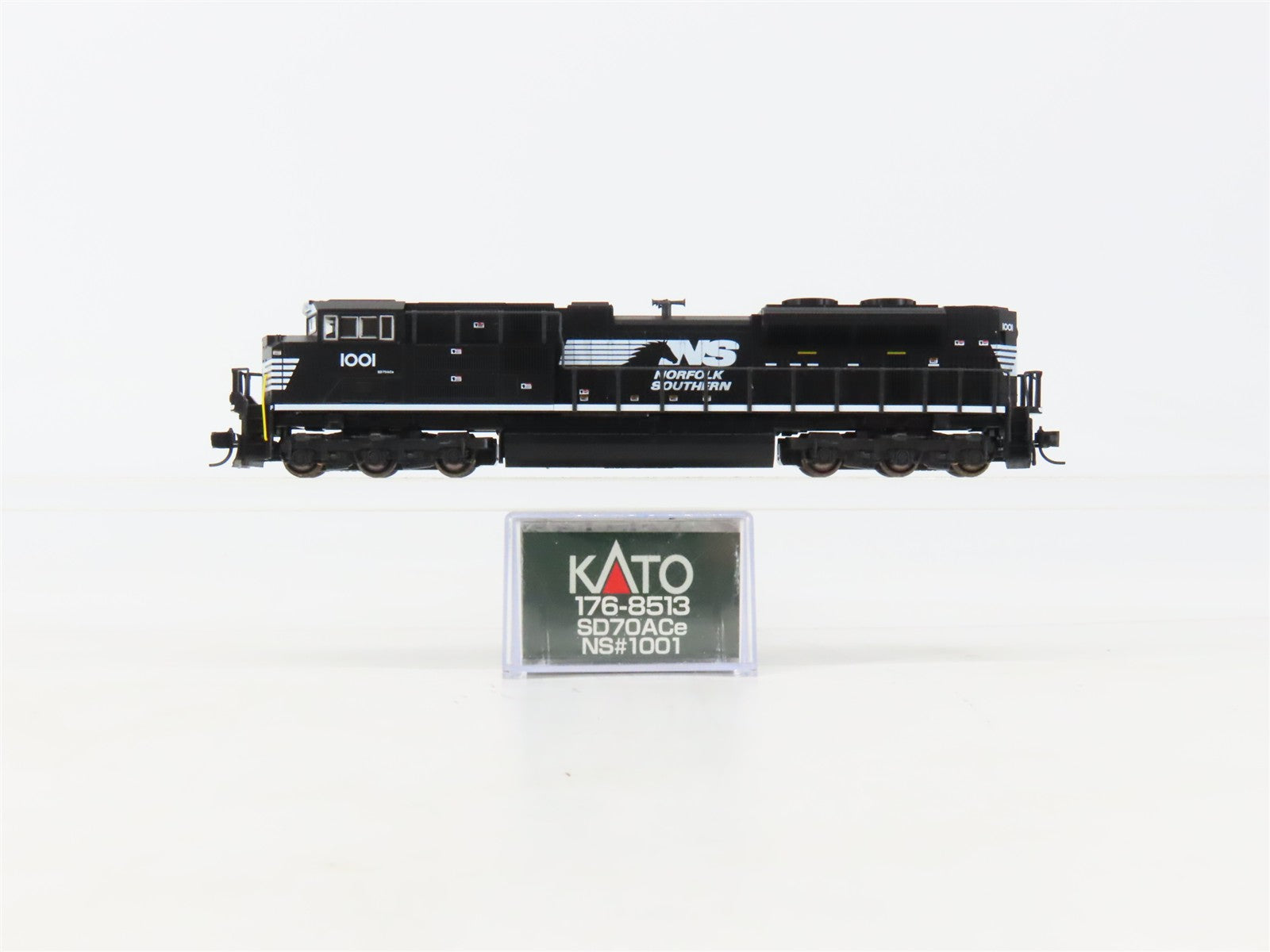 N Scale Kato 176-8513 NS Norfolk Southern SD70ACe Diesel Locomotive #1001 wDCC