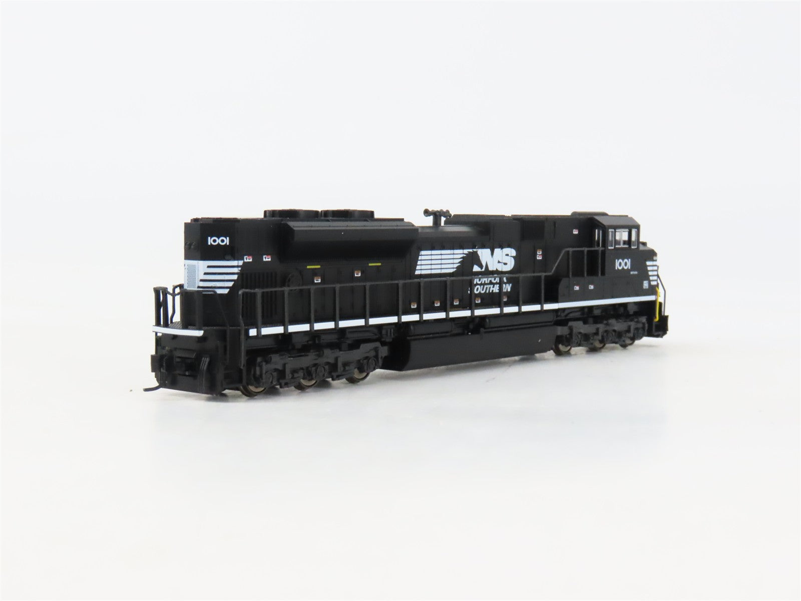 N Scale Kato 176-8513 NS Norfolk Southern SD70ACe Diesel Locomotive #1001 wDCC