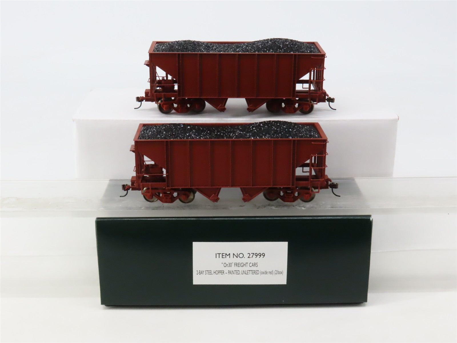 On30 Scale Bachmann 27999 Unlettered 2-Bay Steel Hopper Car 2-Pack