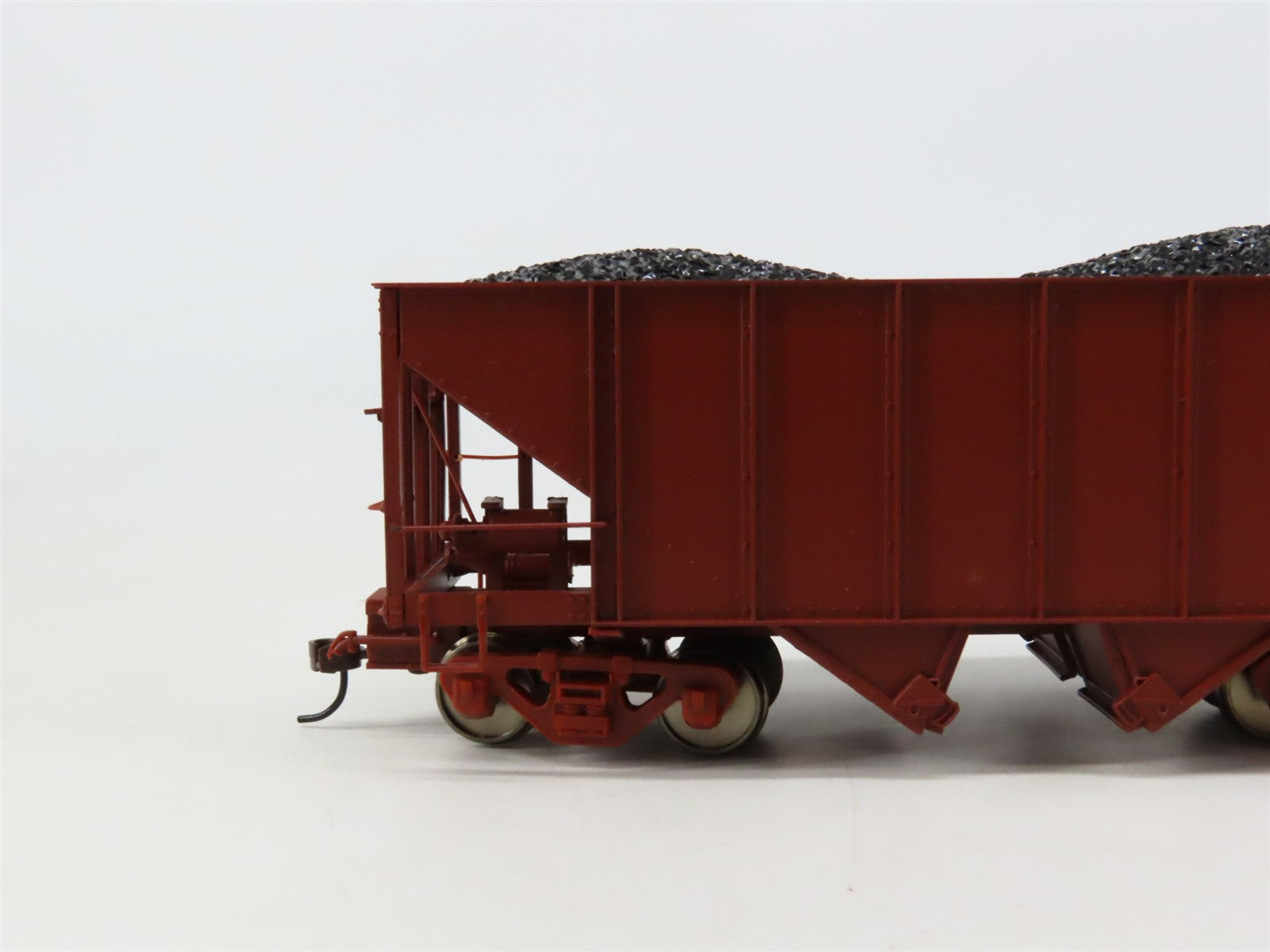 On30 Scale Bachmann 27999 Unlettered 2-Bay Steel Hopper Car 2-Pack