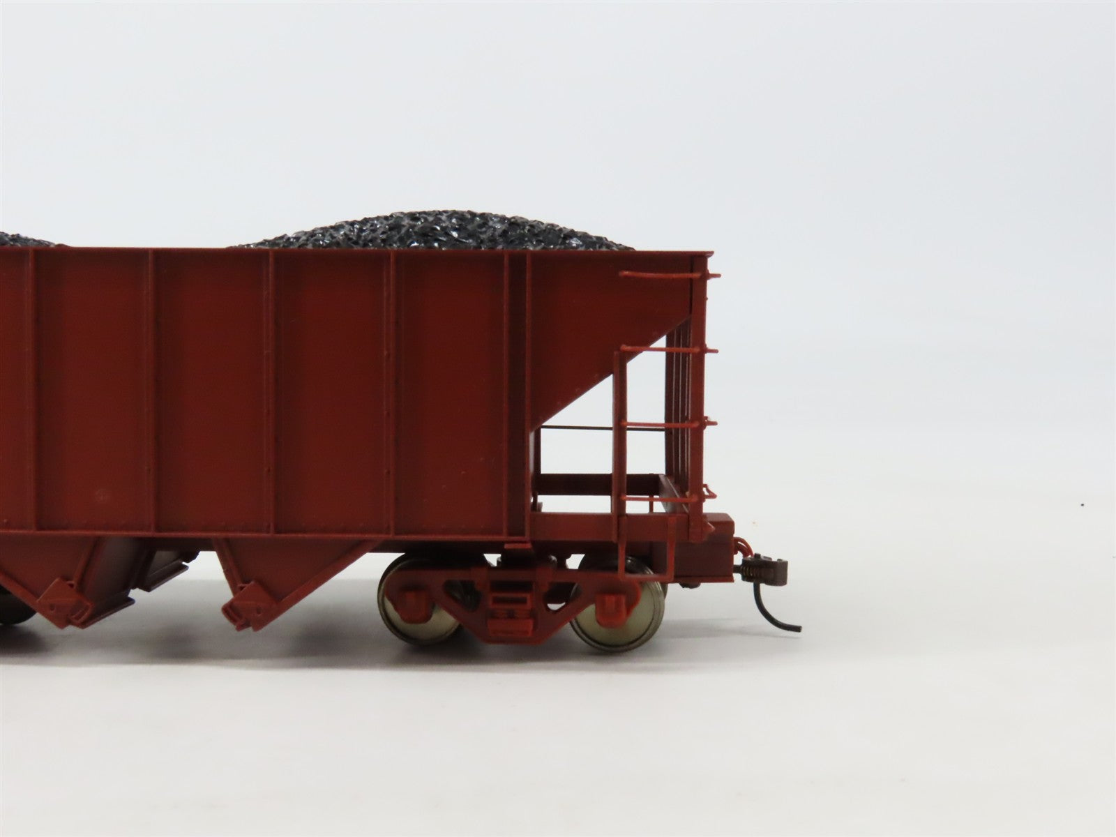 On30 Scale Bachmann 27999 Unlettered 2-Bay Steel Hopper Car 2-Pack