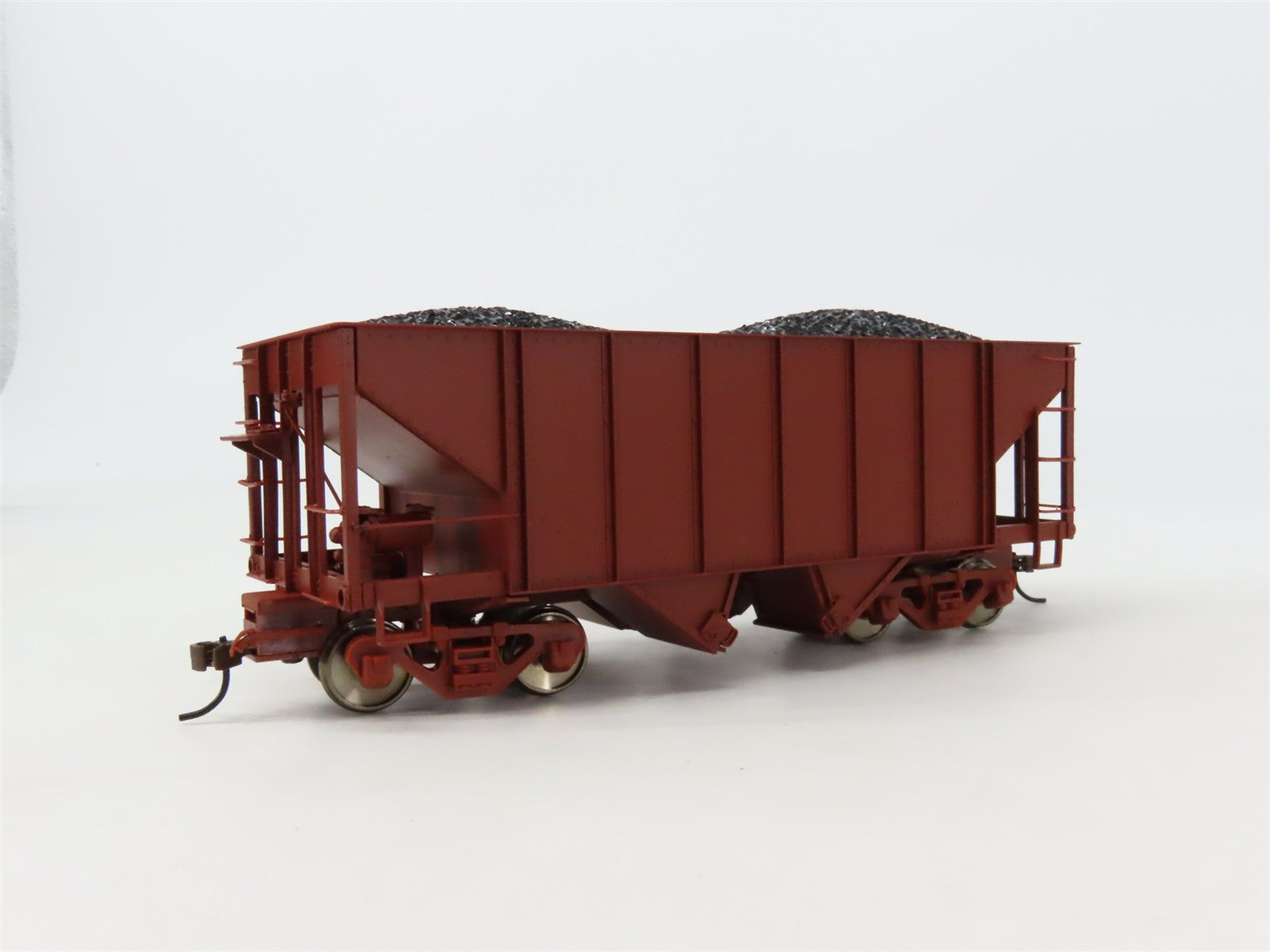 On30 Scale Bachmann 27999 Unlettered 2-Bay Steel Hopper Car 2-Pack