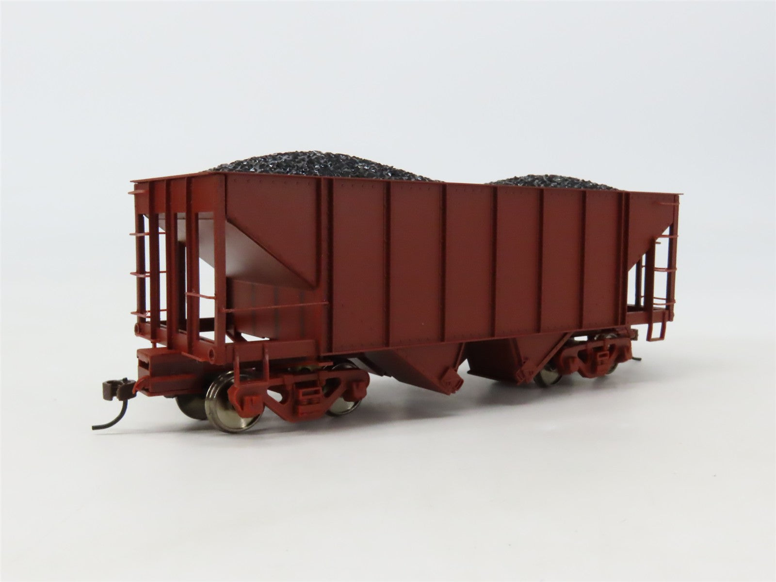 On30 Scale Bachmann 27999 Unlettered 2-Bay Steel Hopper Car 2-Pack