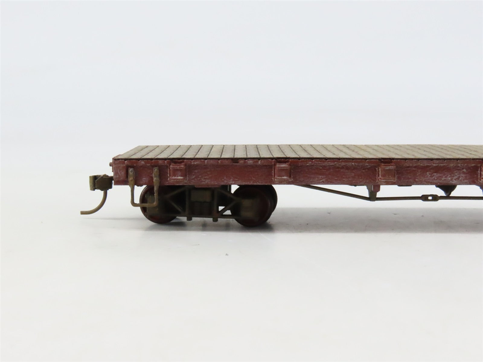 On30 Scale Bachmann 27399 Unlettered Flatcar Weathered