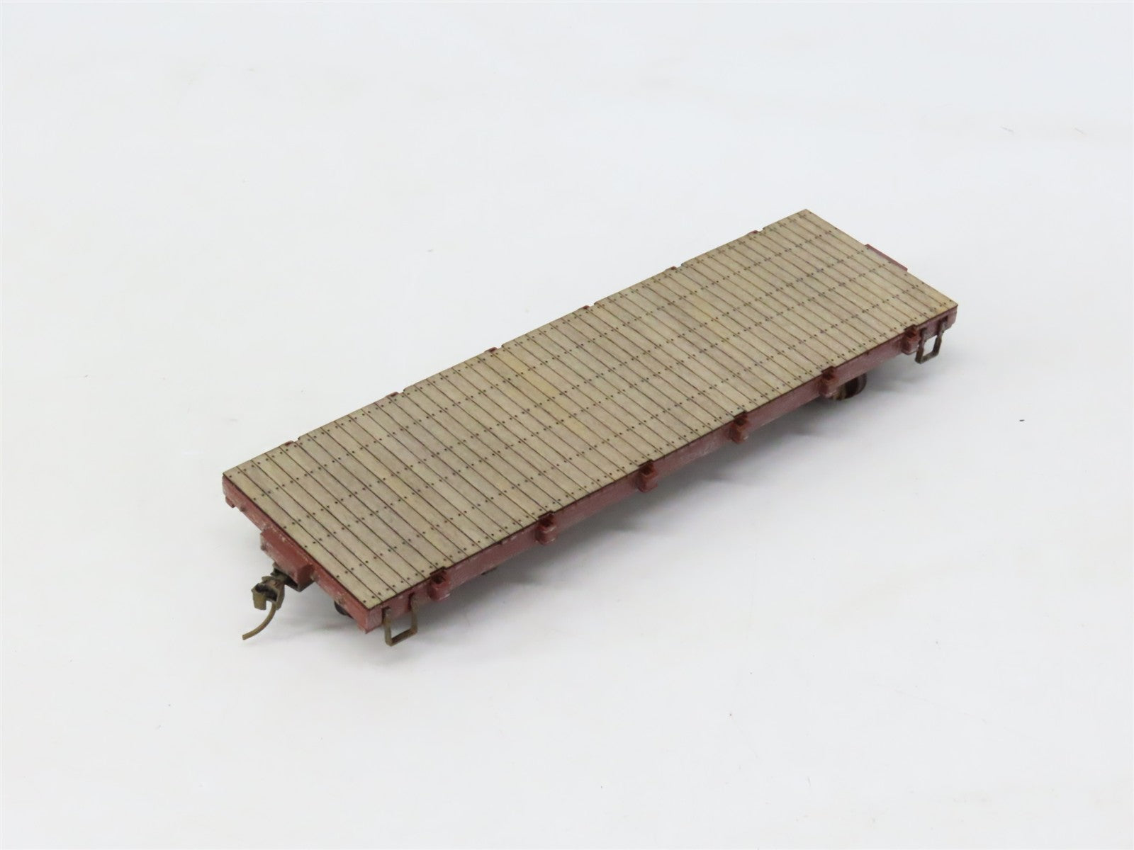 On30 Scale Bachmann 27399 Unlettered Flatcar Weathered