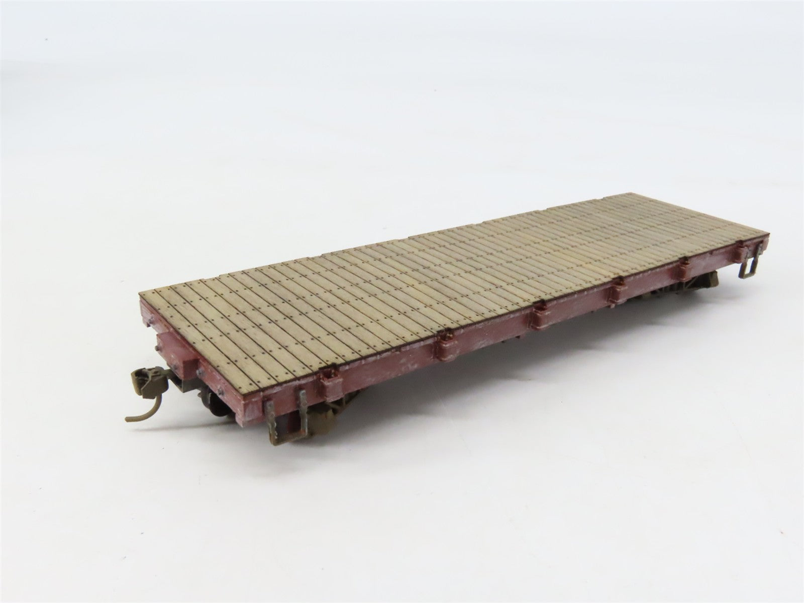 On30 Scale Bachmann 27399 Unlettered Flatcar Weathered