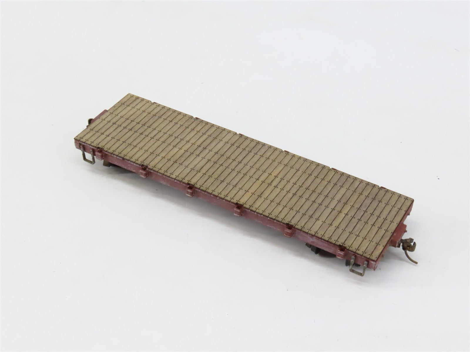 On30 Scale Bachmann 27399 Unlettered Flatcar Weathered