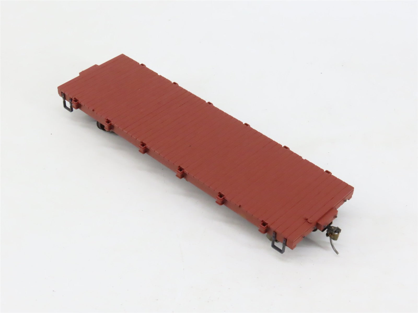 On30 Scale Bachmann 27399 Unlettered Flatcar Weathered