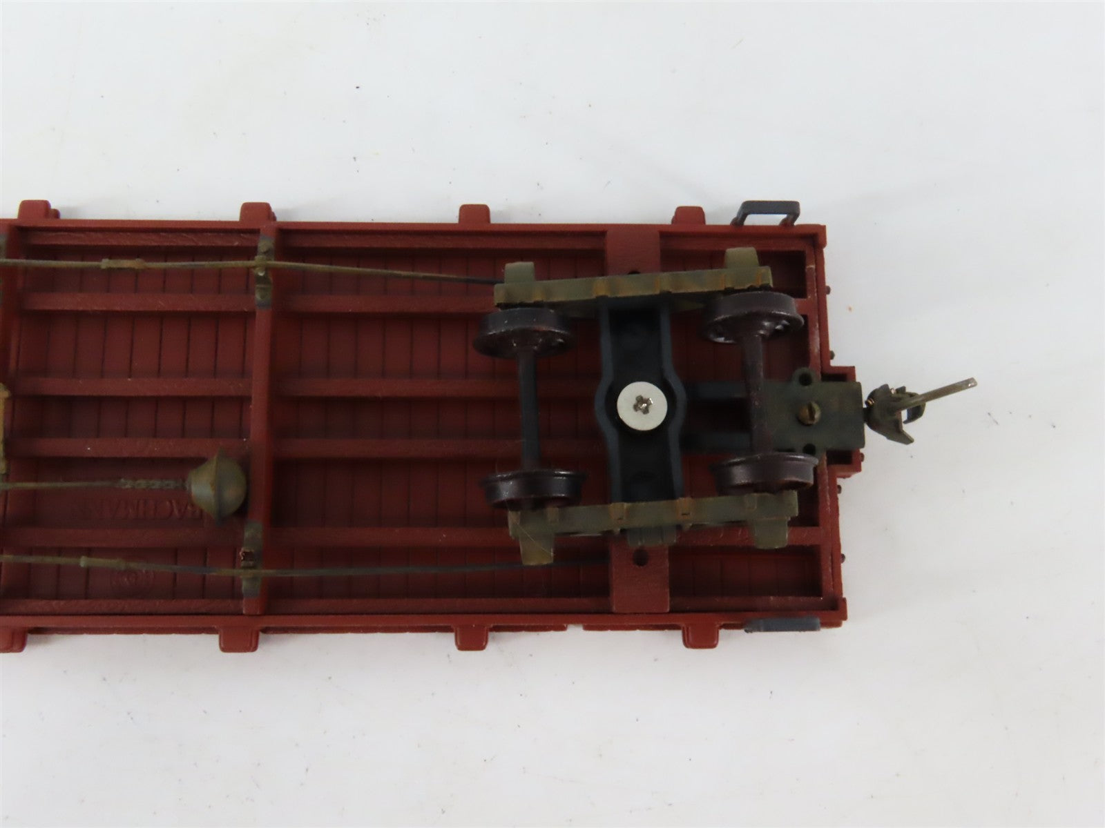 On30 Scale Bachmann 27399 Unlettered Flatcar Weathered