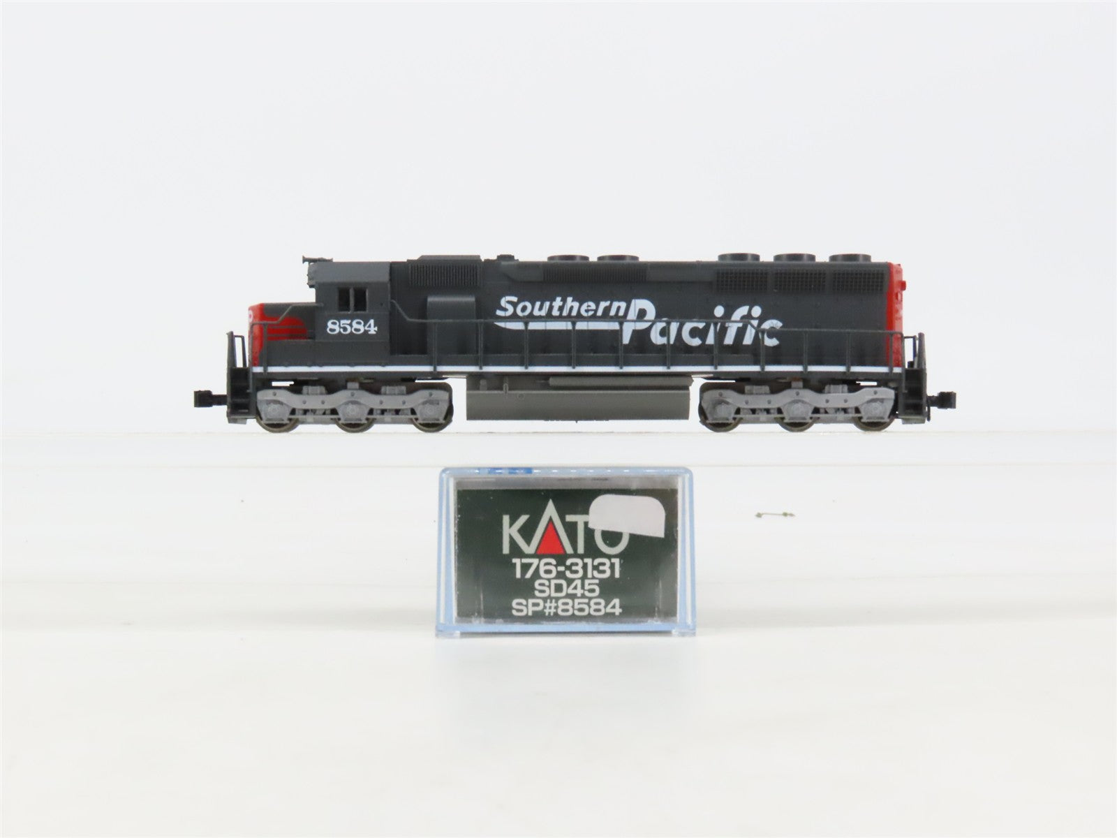 N Scale Kato 176-3131 SP Southern Pacific SD45 Diesel Locomotive #8584