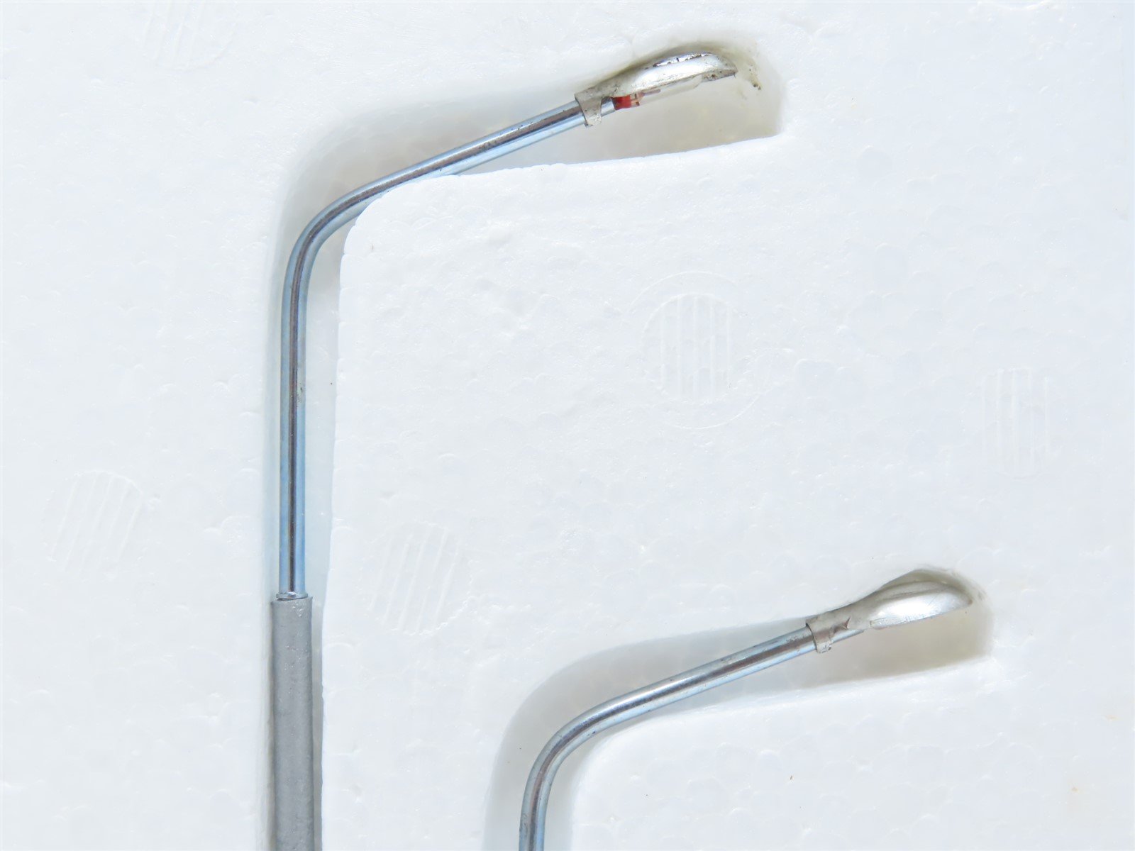 HO Scale Bachmann Highlights #42412 Two Modern Streetlights