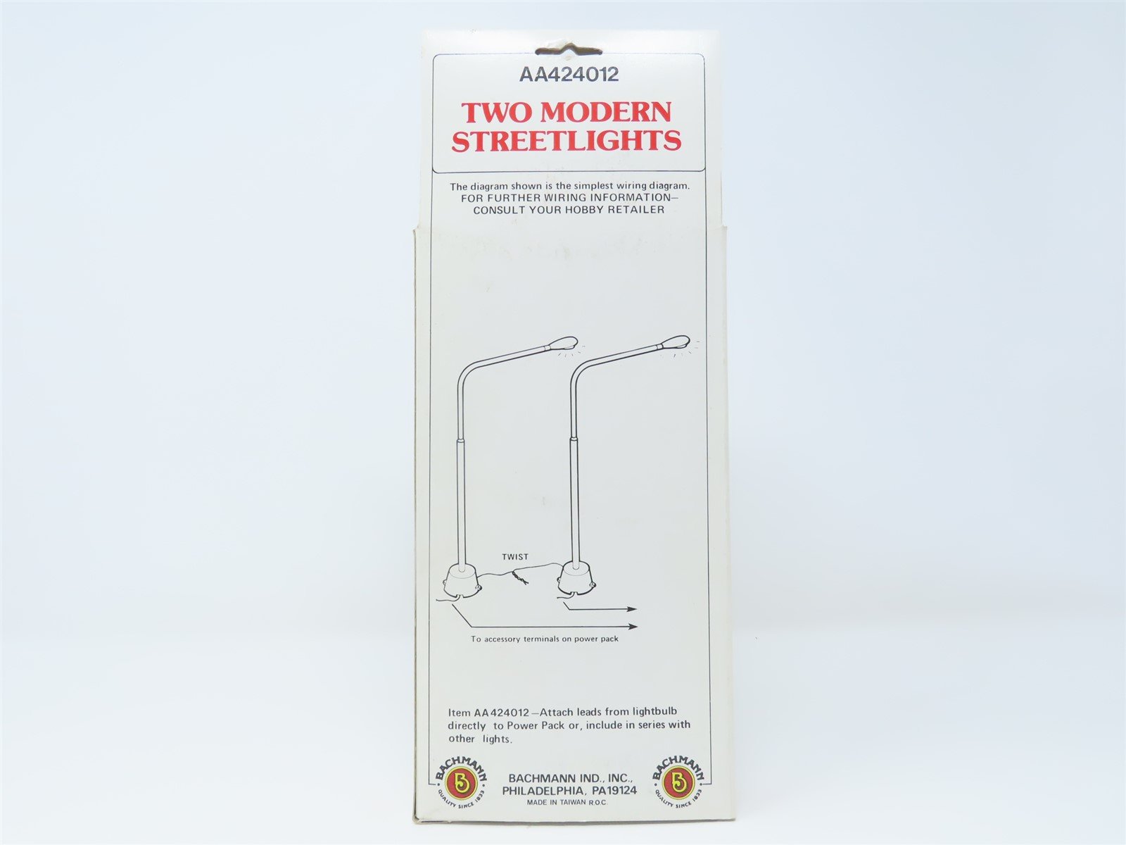 HO Scale Bachmann Highlights #42412 Two Modern Streetlights
