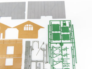 HO Scale Pola Model #659 Goods Shed Building Kit w/ Decals