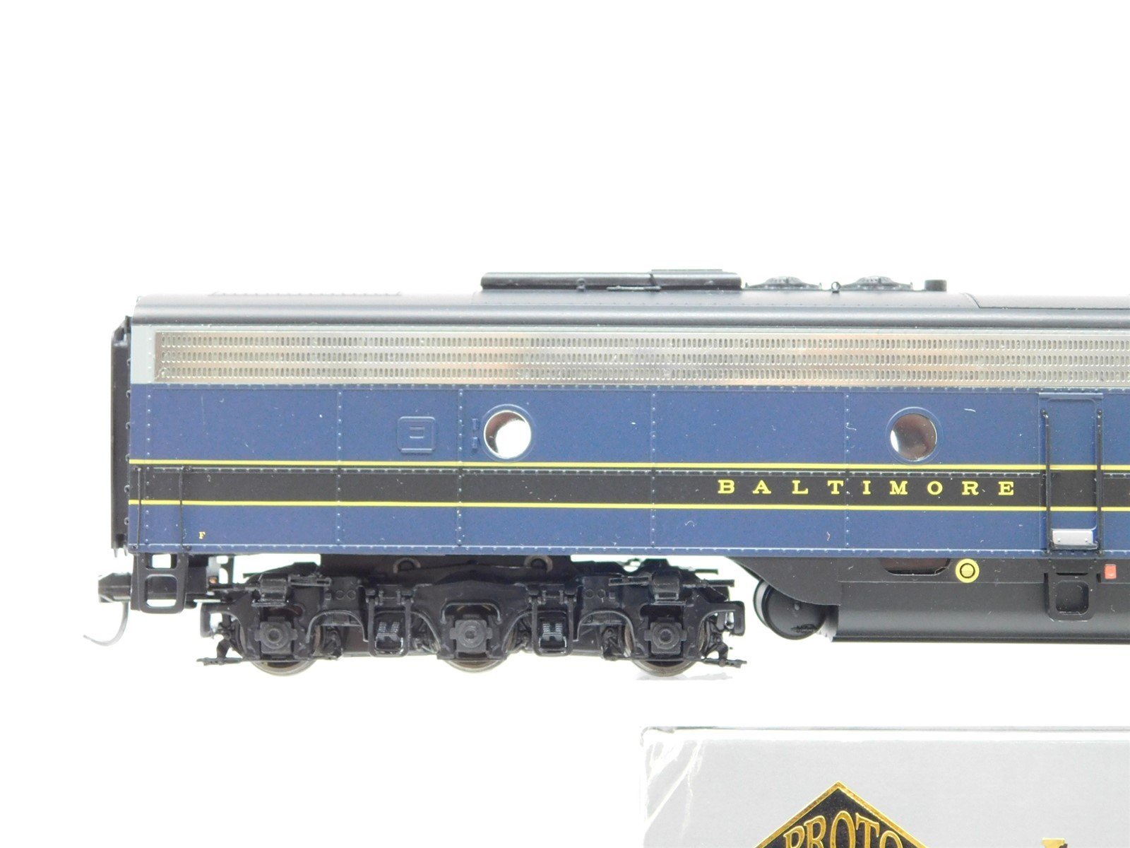 HO Walthers 920-31734 B&O Baltimore & Ohio E8/9B Diesel Unpowered Dummy #2415