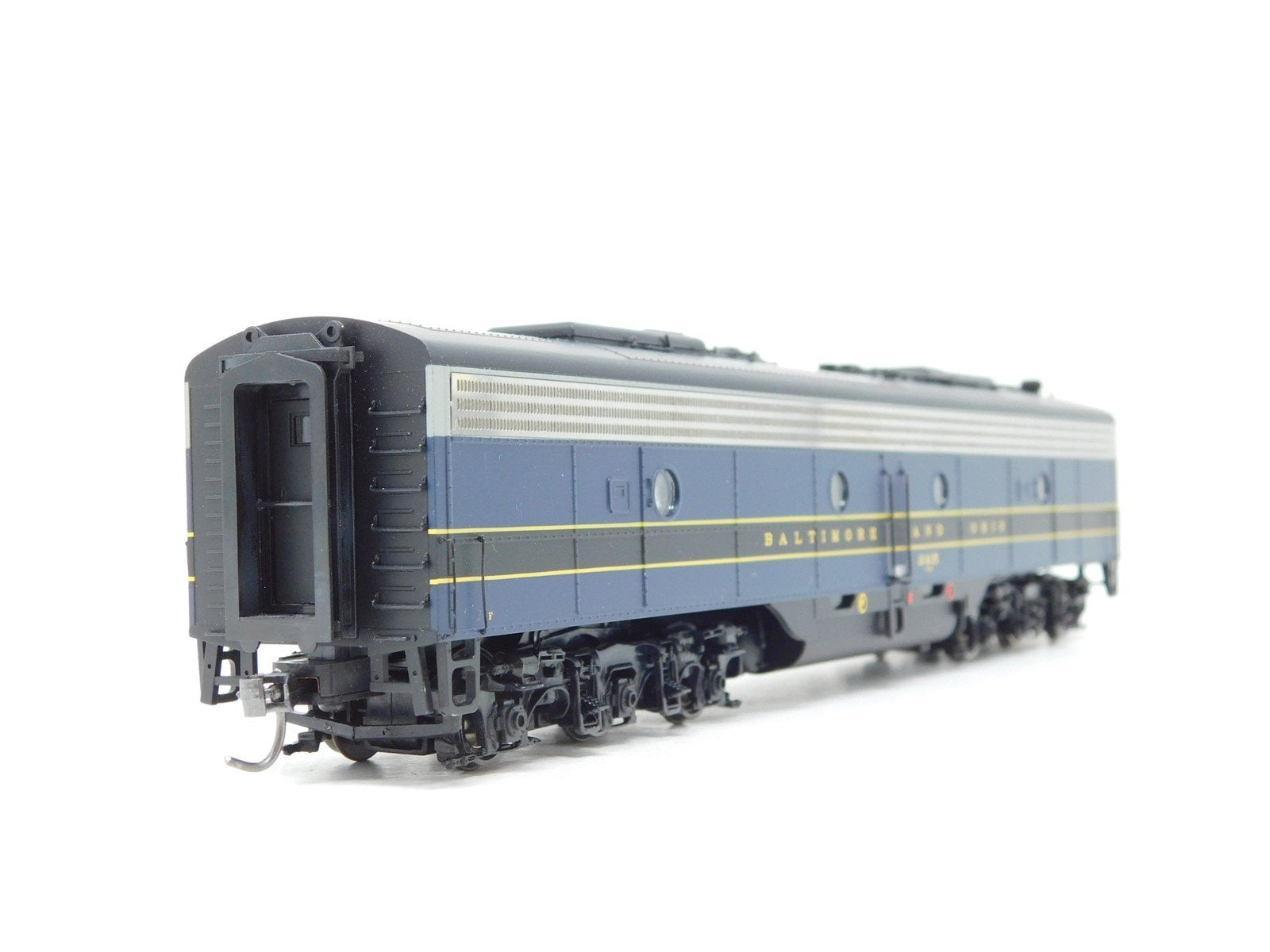 HO Walthers 920-31734 B&O Baltimore & Ohio E8/9B Diesel Unpowered Dummy #2415