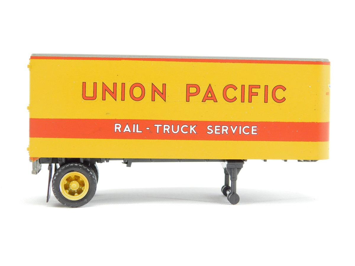 HO Scale UP Union Pacific &quot;Rail-Truck Service&quot; 25&#39; Trailer - Pro Customized