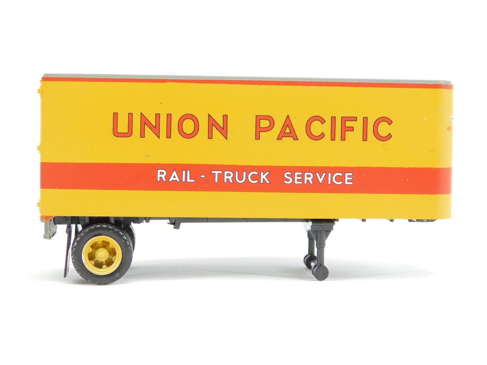 HO Scale UP Union Pacific "Rail-Truck Service" 25' Trailer - Pro Customized