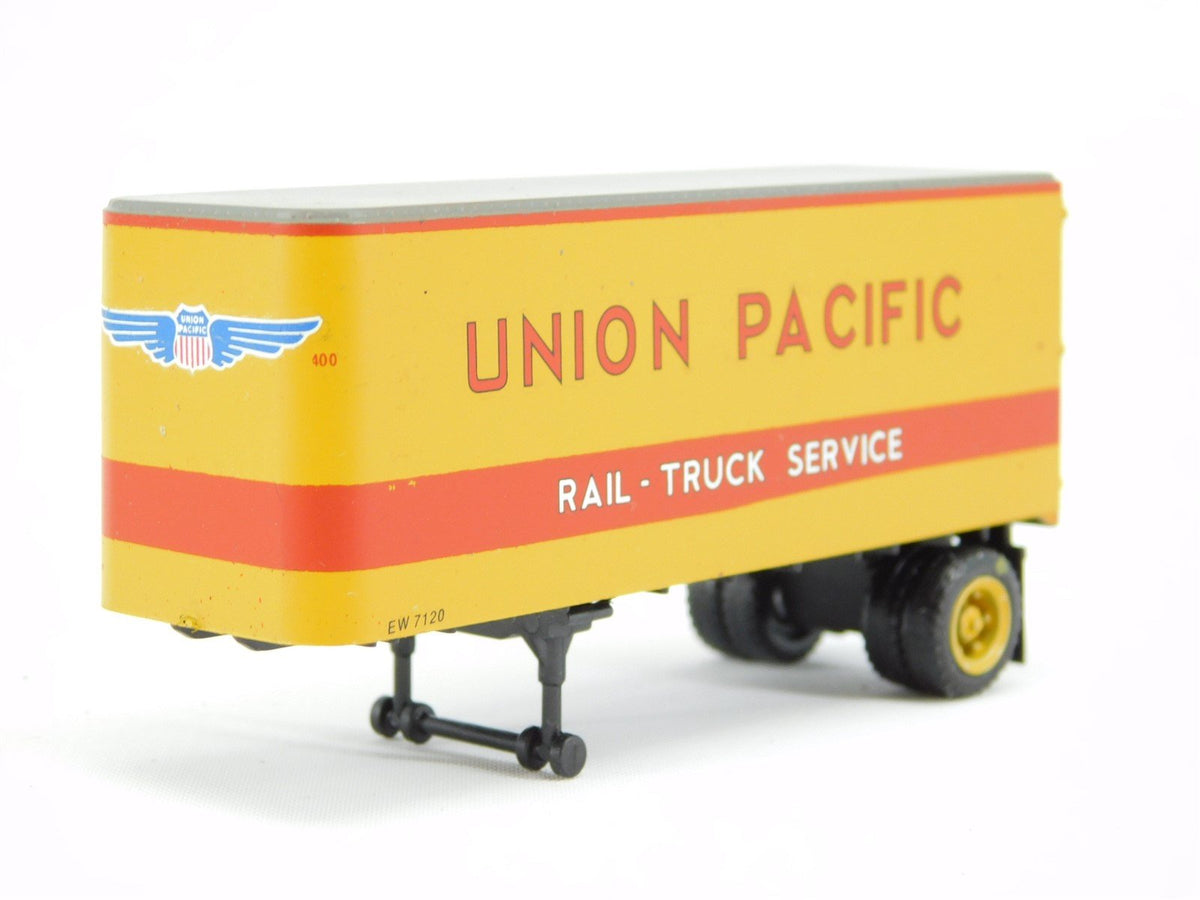 HO Scale UP Union Pacific &quot;Rail-Truck Service&quot; 25&#39; Trailer - Pro Customized