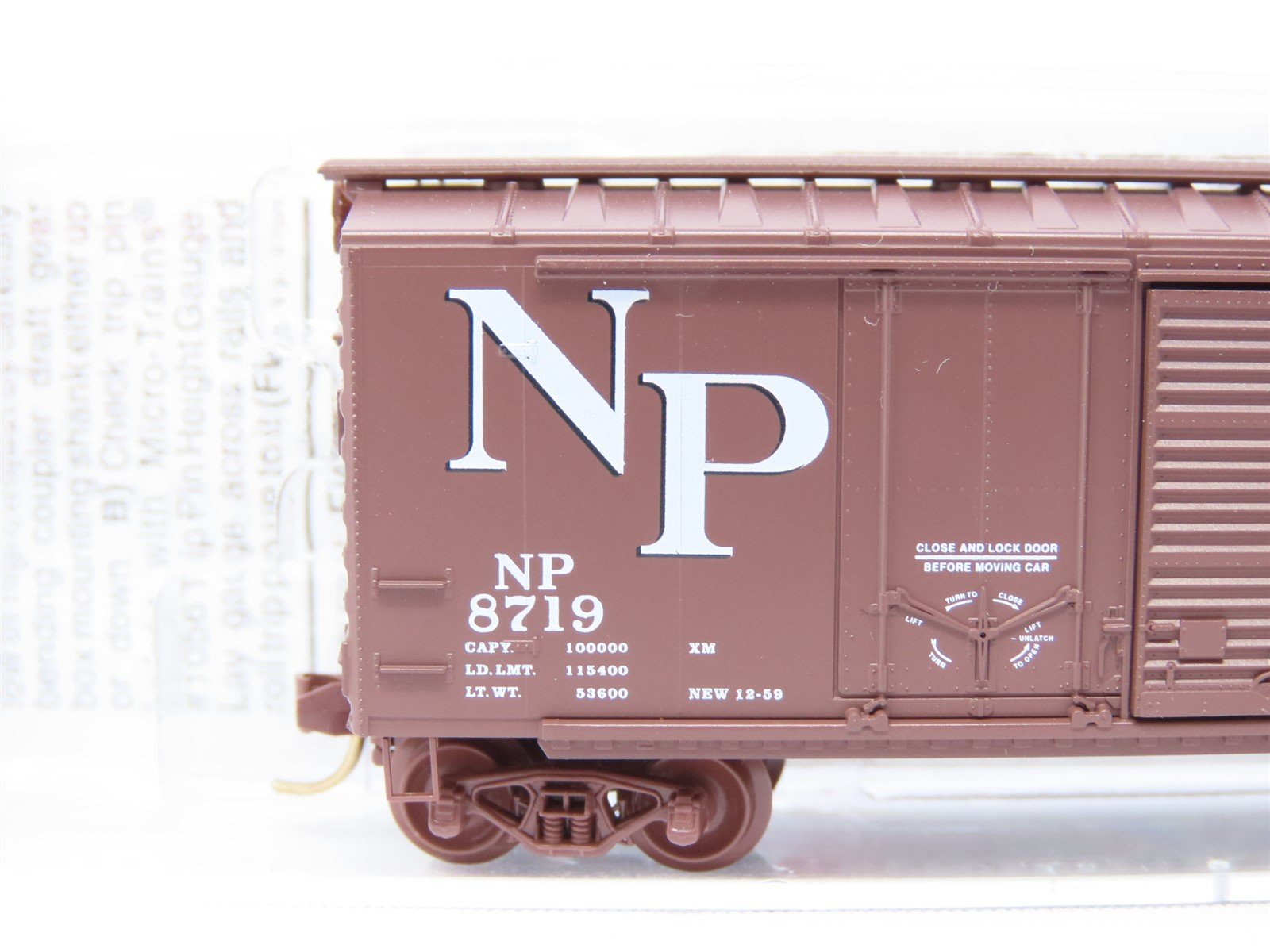 N Scale Micro-Trains MTL 22040 NP Northern Pacific 40' Box Car #8719
