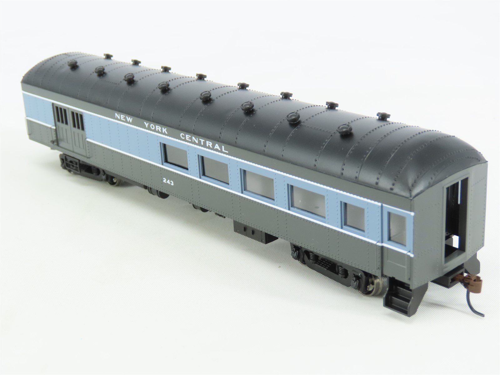 HO Scale Roundhouse 86542 NYC New York Central Arch-Roof Combine Passenger #243