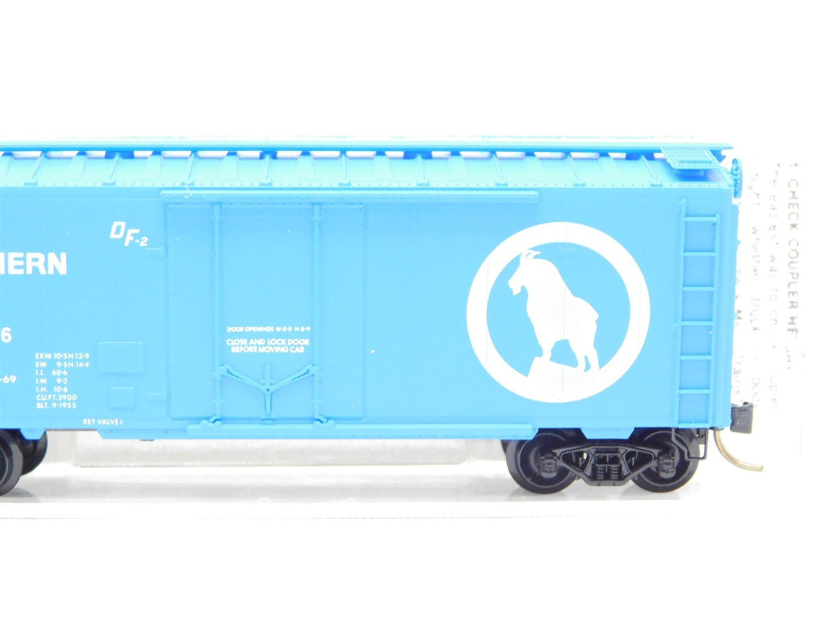 N Scale Micro-Trains MTL #21040 GN Great Northern 40&#39; Plug Door Box Car #7136