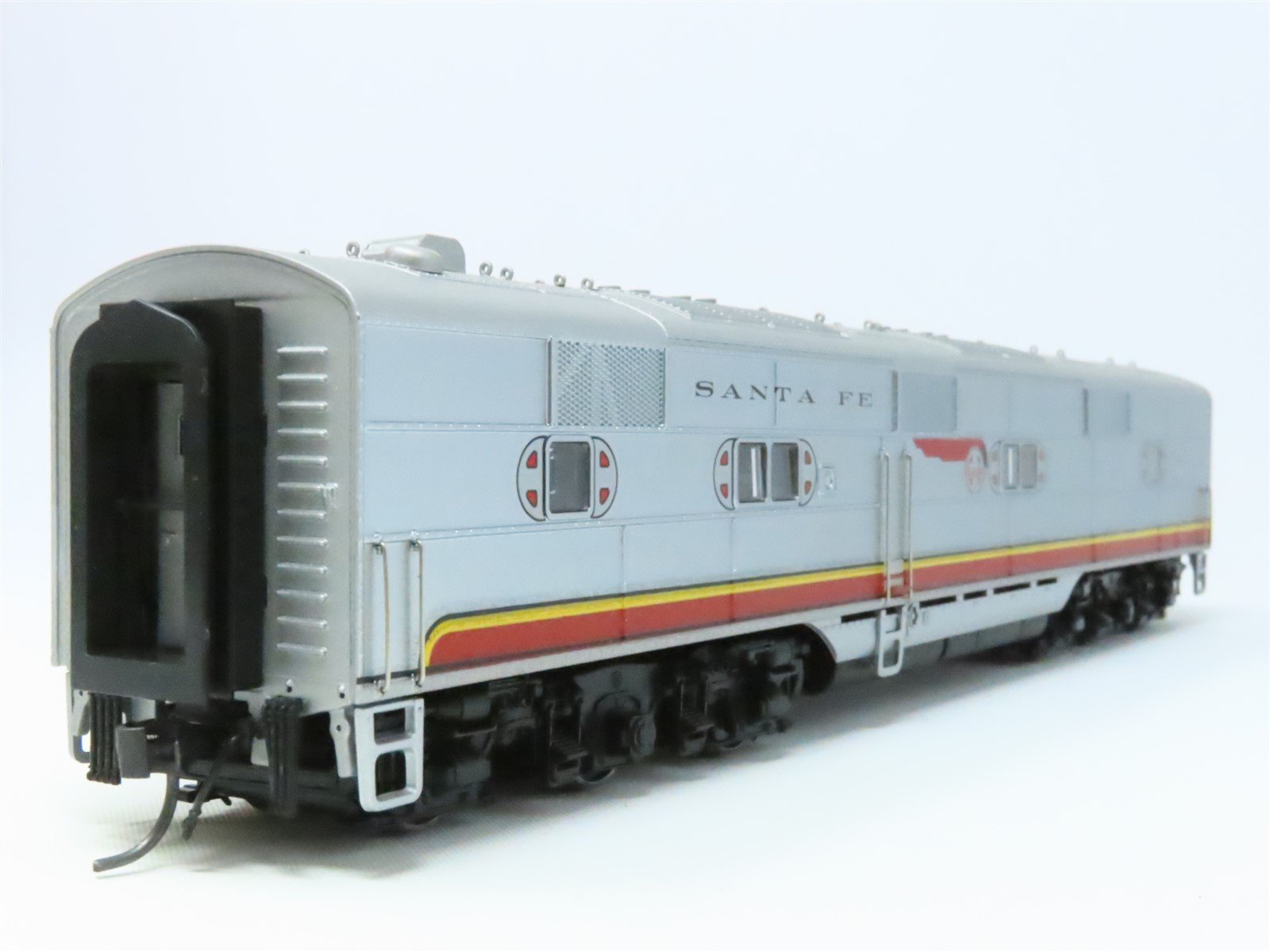 N Scale Santa Fe E6A orders model train with DCC SOUND ENGINE