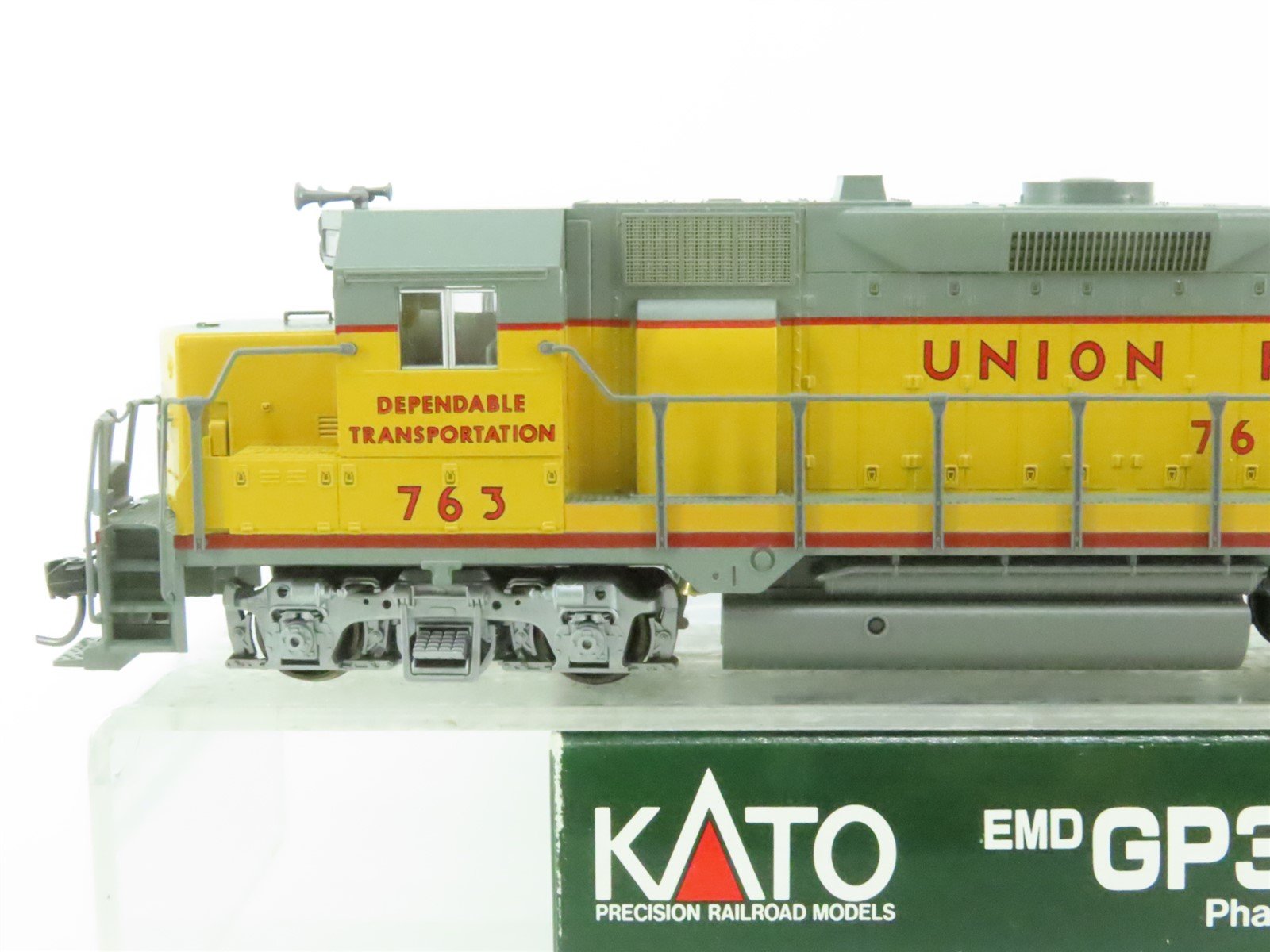 HO Scale KATO 37-02E UP Union Pacific EMD GP35 Ph. 1a Diesel 