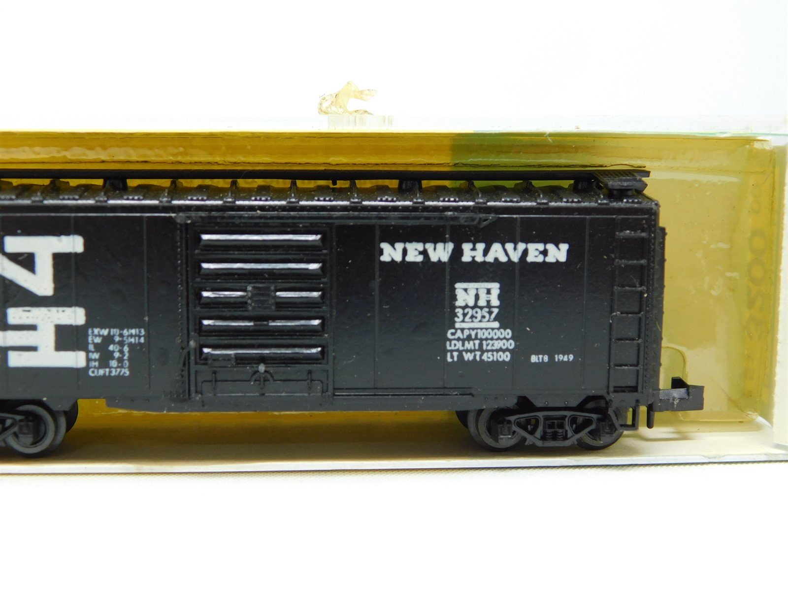 N Scale Minitrix 51320000 NH New Haven Single Door Steel Box Car #32957