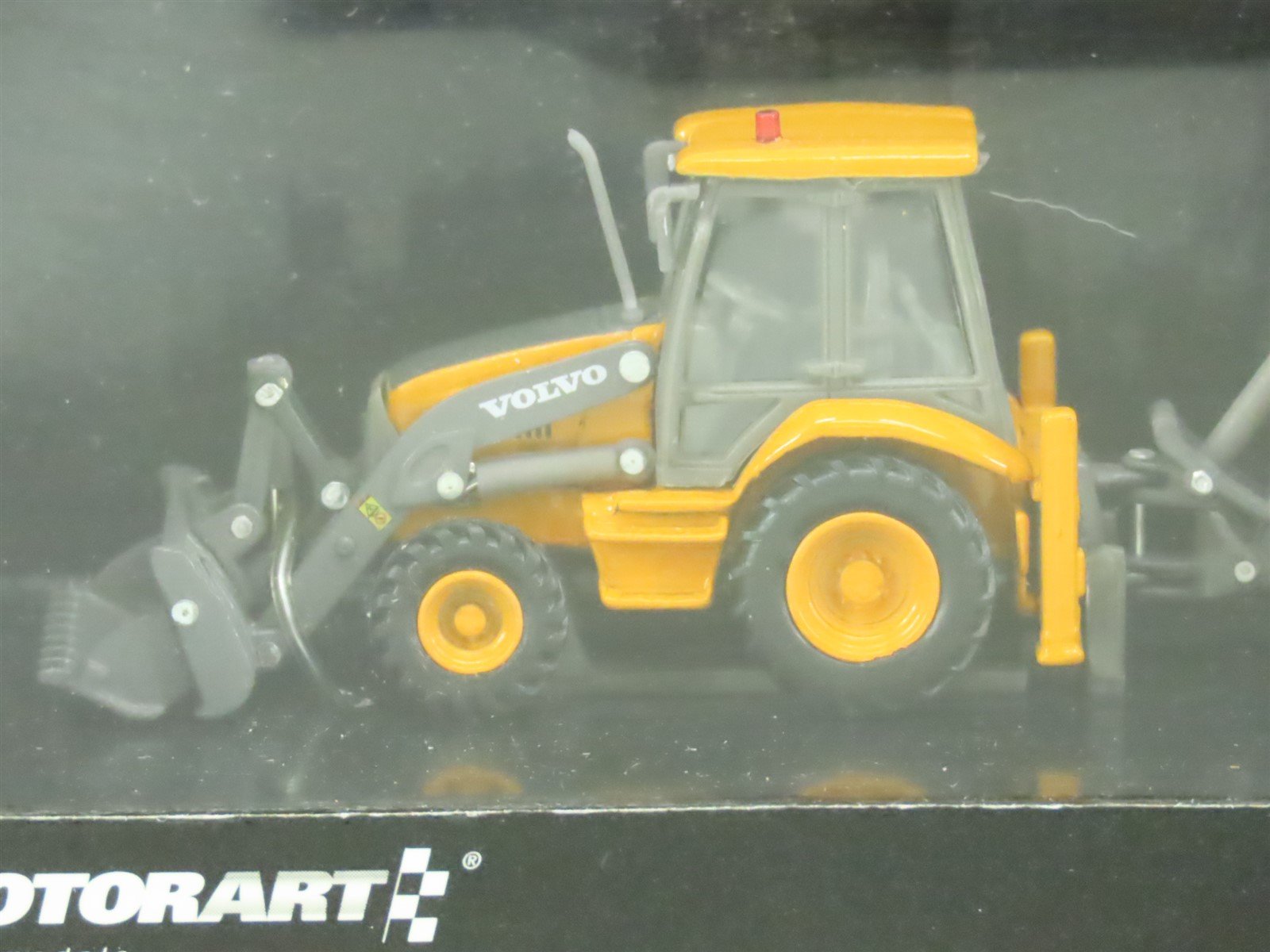 HO 1/87 Scale MotorArt #13086 Volvo Backhoe