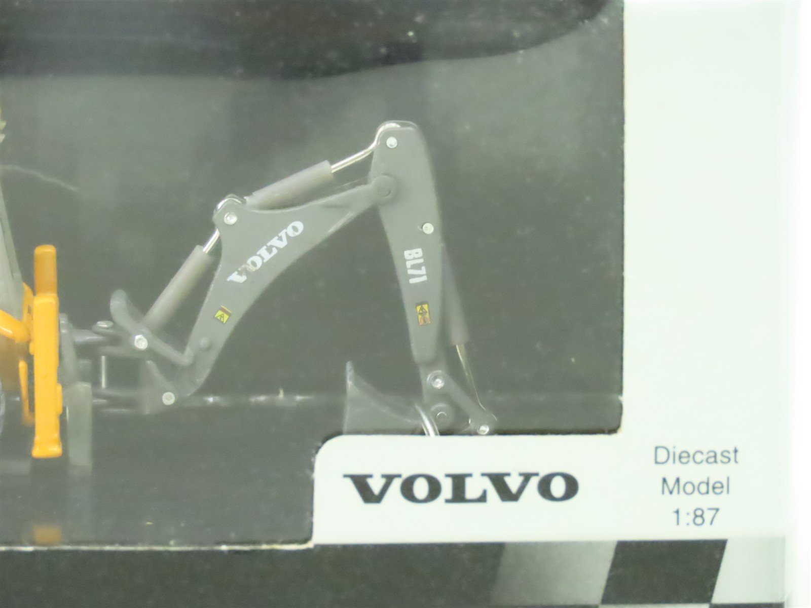 HO 1/87 Scale MotorArt #13086 Volvo Backhoe