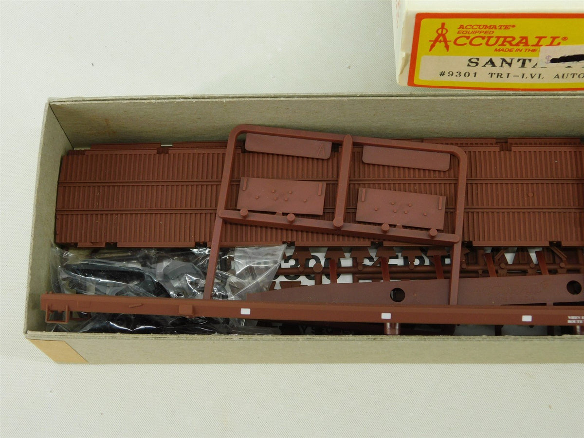 HO Scale Accurail Kit 9301 ATSF Santa Fe Tri-Level Auto Rack #84361