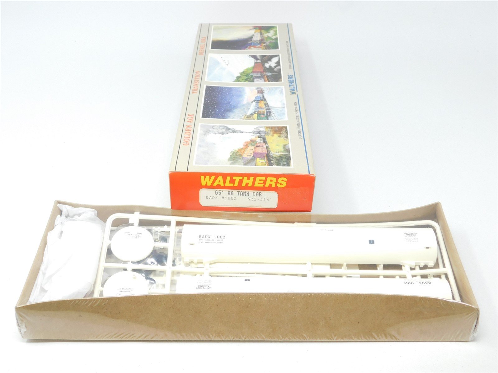 HO Scale Walthers Kit #932-5261 BADX 65' Anhydrous Ammonia Tank Car #1002