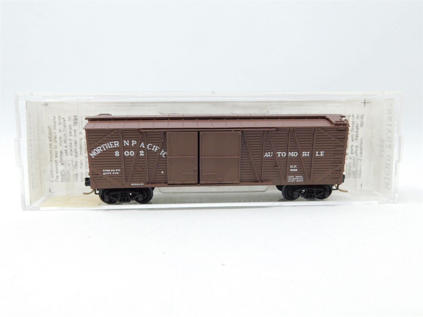 N Scale Micro-Trains MTL 29030 NP Northern Pacific 40' Steel Box Car #8002