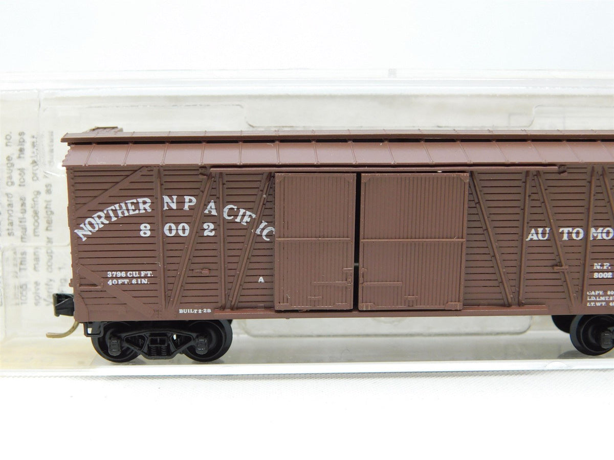 N Scale Micro-Trains MTL 29030 NP Northern Pacific 40&#39; Steel Box Car #8002
